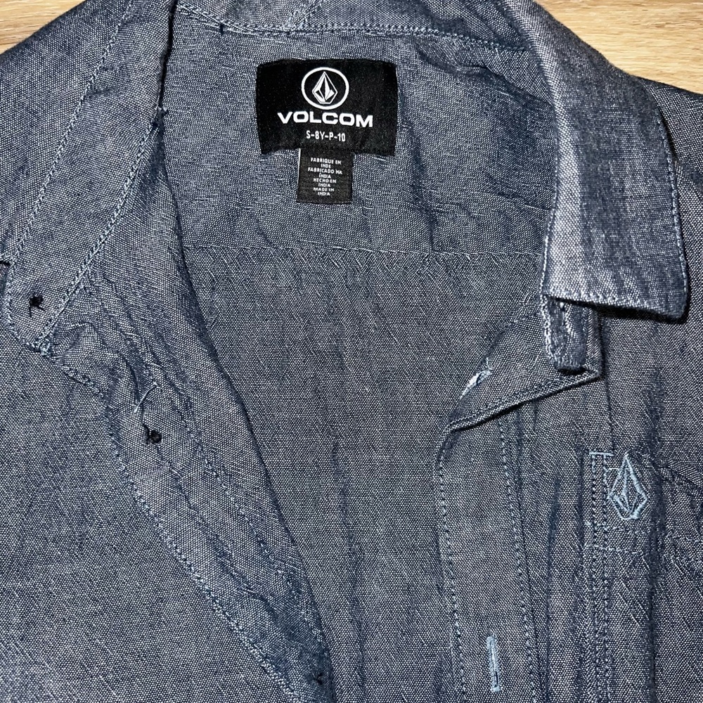 Boys volcom button down - Picture 2 of 2